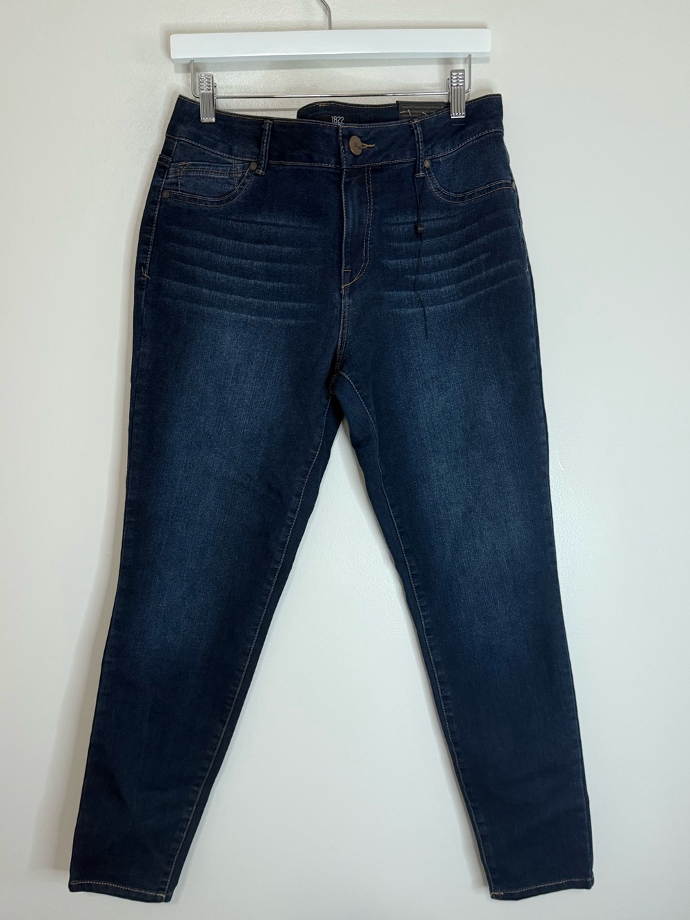 1822 NWT Women’s Dark Blue ankle skinny Fit Jeans size 32
